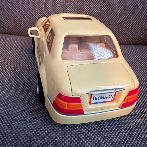 Chevron Cars Leslie LX No 10 Yellow  1998 Techron Gas Vintage - Picture 5 of 6